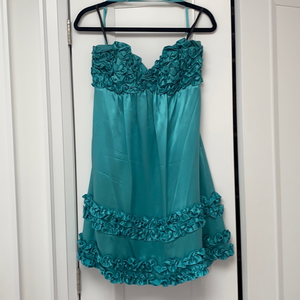 Betsy Johnson 100% silk straplesss dress